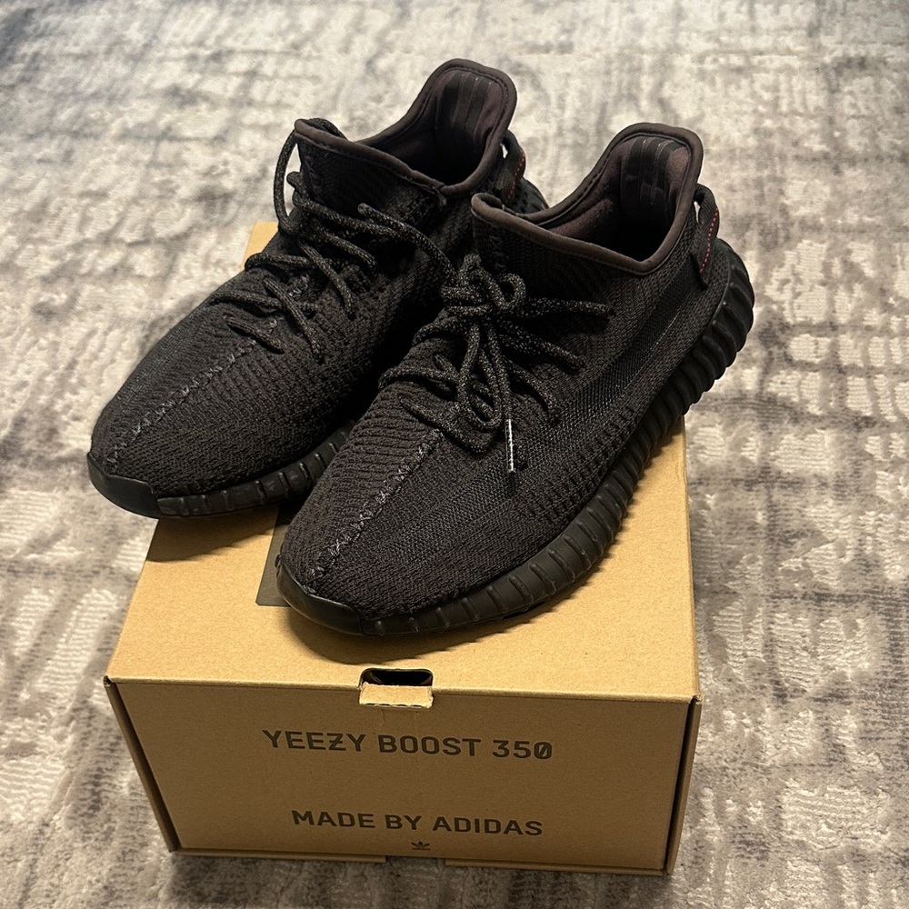 Adidas Yeezy Boost 350 V2 Core Black